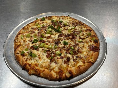 Harvest Chciken Bacon Garlic Parmesan Pizza 